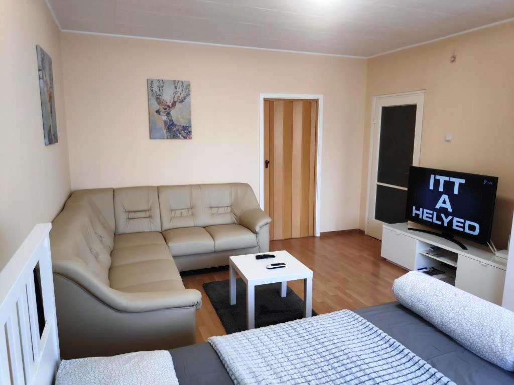Appartement Koelcsey Apartman à Szekszárd Extérieur photo