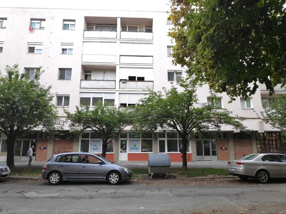 Appartement Koelcsey Apartman à Szekszárd Extérieur photo