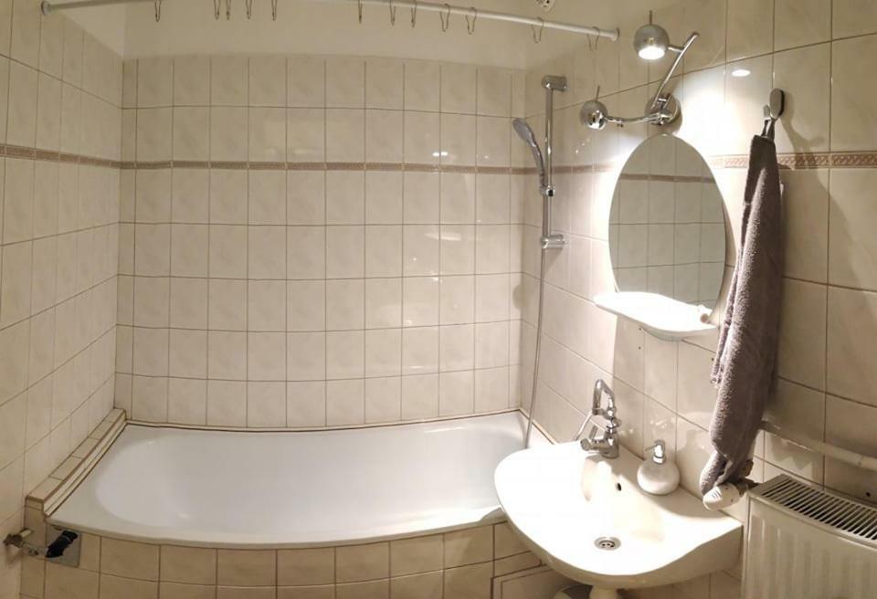 Appartement Koelcsey Apartman à Szekszárd Extérieur photo